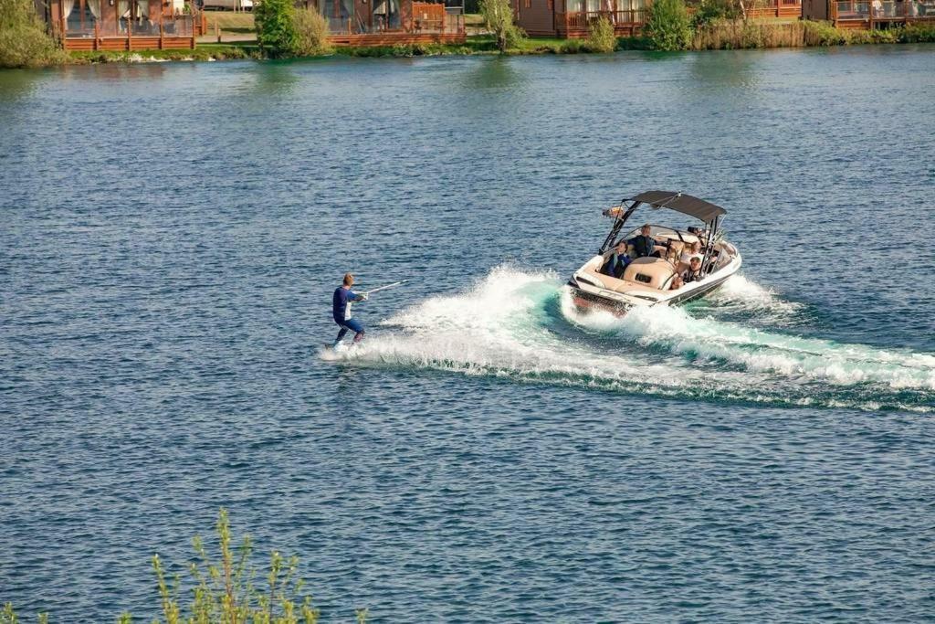 Relaxing Holiday Home With Hot Tub At Tattershall Lakes Exterior photo