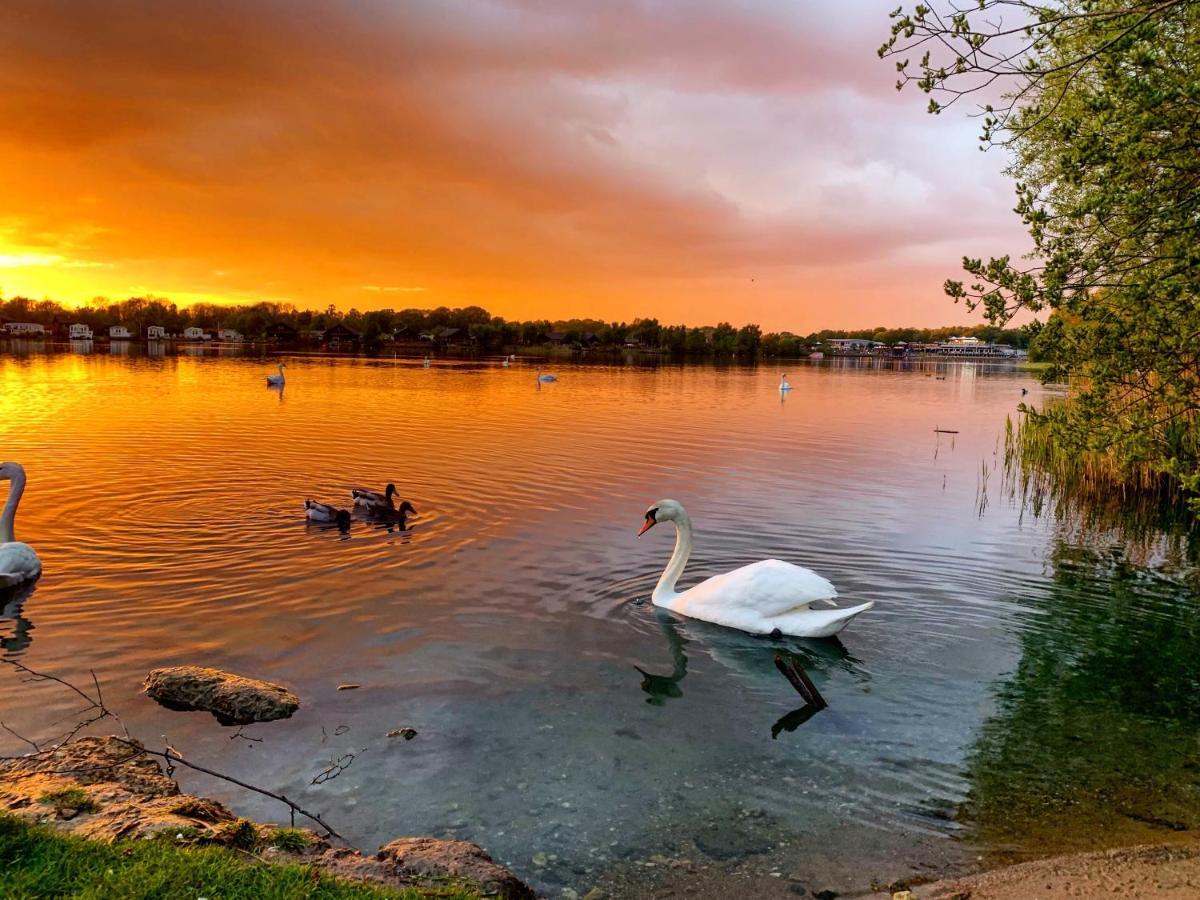 Relaxing Holiday Home With Hot Tub At Tattershall Lakes Exterior photo